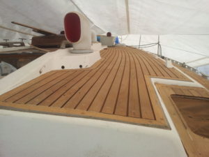 Refit of the decks of a Wauzquiez 45